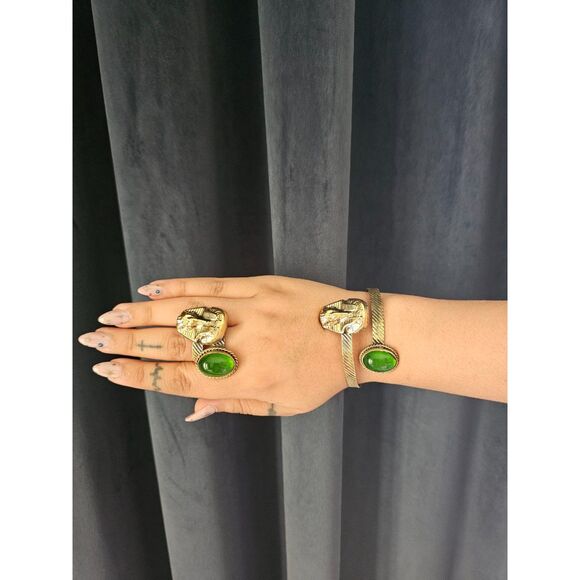 Among the treasures of Tutankhamun : King Tutankhamun Jewelry Set Ring & Cuff Bracelet Green Stone Gold Pharaoh